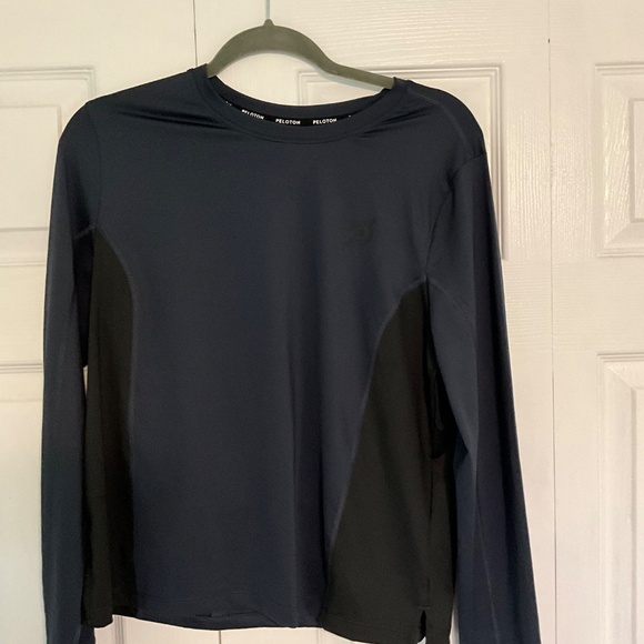NWT Peloton long sleeve warm up shirt Navy L with zipper pouch - Picture 6 of 6